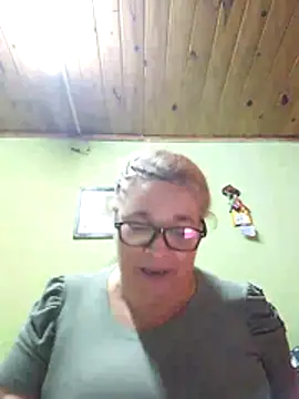 Snapshot of momismilf544 chatting on 22, 4, 2026 momismilf544 online show from 22, 4, 2026