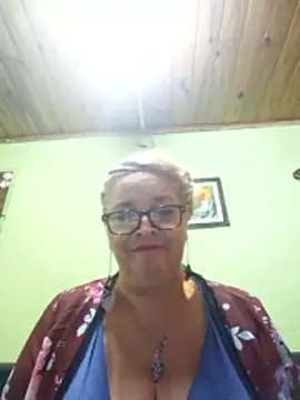 Snapshot of momismilf544 chatting on 26, 4, 2026 momismilf544 online show from 26, 4, 2026