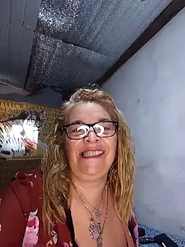 Snapshot of momismilf544 chatting on 7, 5, 2026 momismilf544 online show from 7, 5, 2026
