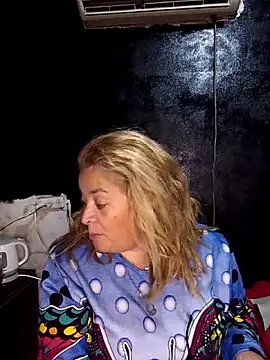 Snapshot of momismilf544 chatting on 10, 5, 2026 momismilf544 online show from 10, 5, 2026