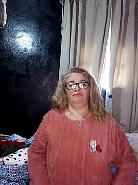 Snapshot of momismilf544 chatting on 10, 5, 2026 momismilf544 online show from 10, 5, 2026