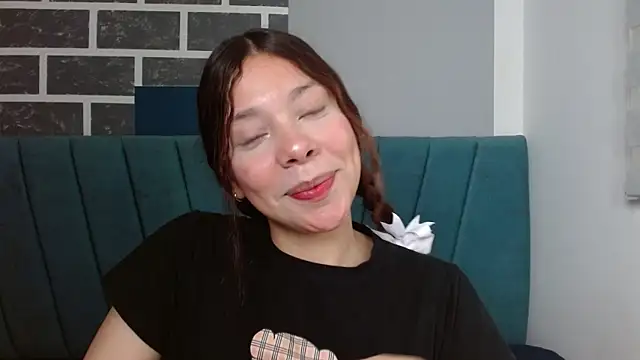 Snapshot of Sweet_kitty_05 chatting on 5, 5, 2026 Sweet kitty 05 online show from 5, 5, 2026