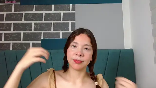 Snapshot of Sweet_kitty_05 chatting on 16, 5, 2026 Sweet kitty 05 online show from 16, 5, 2026