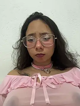 Snapshot of Aliciaa-petite chatting on 29, 5, 2026 Aliciaa-petite online show from 29, 5, 2026
