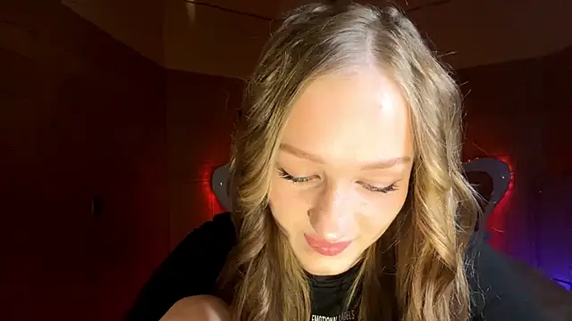 Anika Socutehe online show from 15, 4, 2026