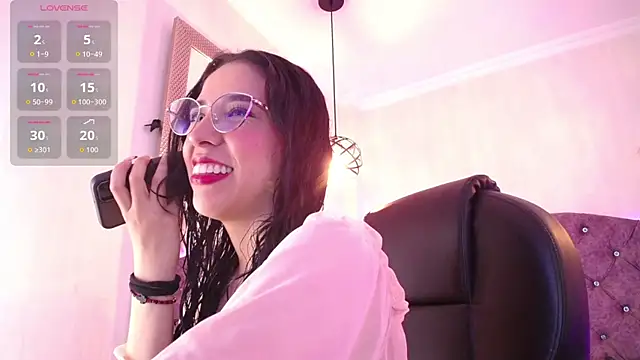 Snapshot of Amara_Davis1 chatting on 7, 5, 2026 Amara Davis1 online show from 7, 5, 2026