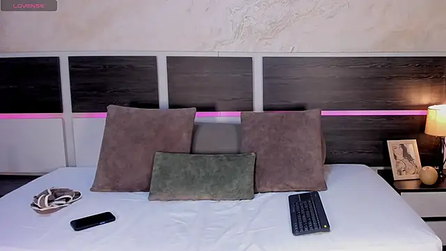 Natalia Cruzz online show from 17, 4, 2026