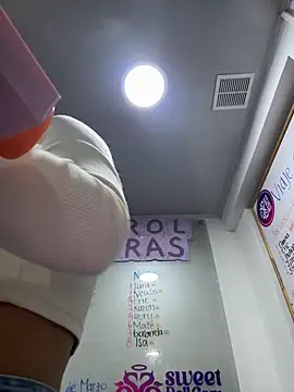   Nahomy online show from 25, 3, 2026