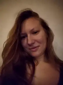 Snapshot of August_Shine chatting on 31, 3, 2026 August Shine online show from 31, 3, 2026