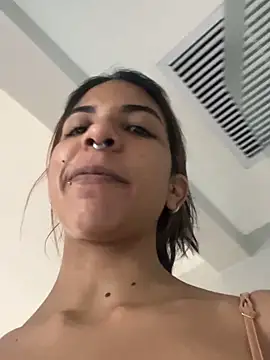 Snapshot of VioletaHills_ chatting on 22, 4, 2026 VioletaHills online show from 22, 4, 2026