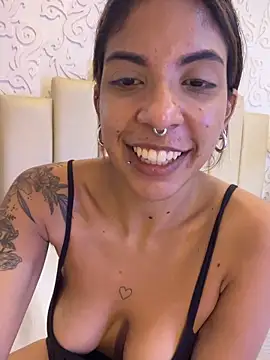 Snapshot of VioletaHills_ chatting on 28, 4, 2026 VioletaHills online show from 28, 4, 2026