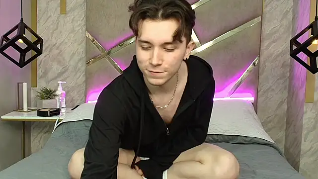 hollannd  online show from 8, 4, 2026