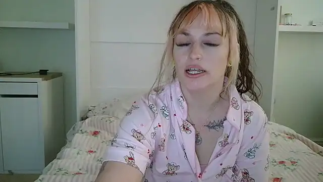 Snapshot of nyxiejinx chatting on 12, 5, 2026 nyxiejinx online show from 12, 5, 2026