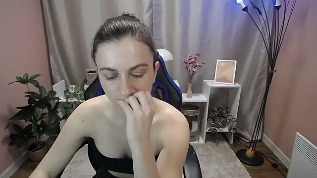 Snapshot of MistyBree chatting on 25, 6, 2026 MistyBree online show from 25, 6, 2026