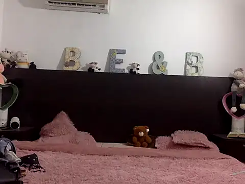 mommy-Milf online show from 2, 3, 2026