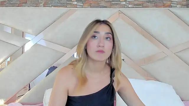 Snapshot of lucy_davies chatting on 16, 5, 2026 lucy davies online show from 16, 5, 2026
