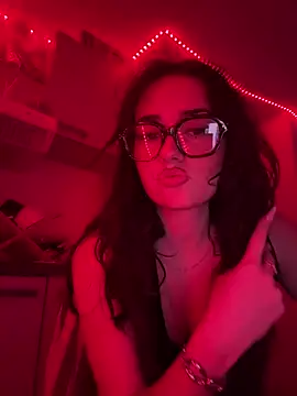 Claraaaaa06 online show from 15, 3, 2026