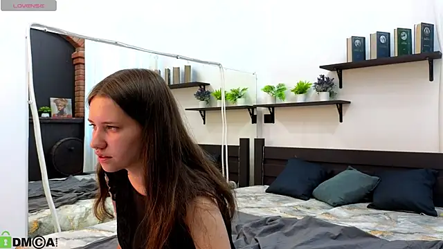 Molly Miavka online show from 21, 6, 2026
