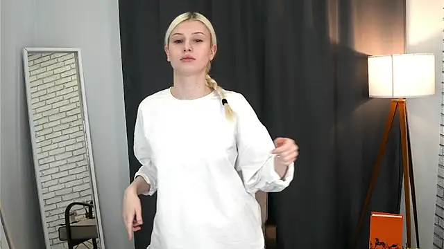 LorisBoster online show from 3, 3, 2026