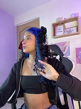 Franchezcaa  online show from 8, 5, 2026