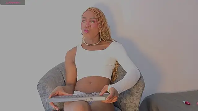 Snapshot of brit_davis chatting on 3, 3, 2026 brit davis online show from 3, 3, 2026