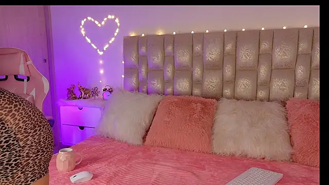 BlossomNicol online show from 14, 3, 2026