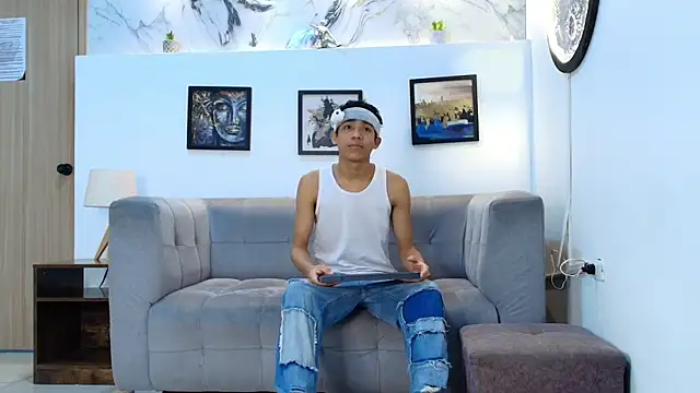 SKINNY BOYXXX online show from 4, 4, 2026