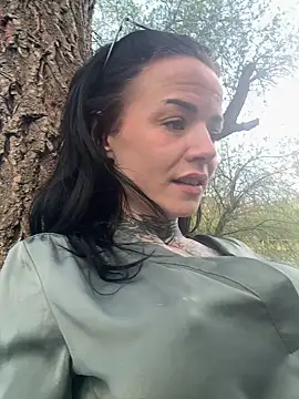 SkinnyLilly online show from 17, 4, 2026