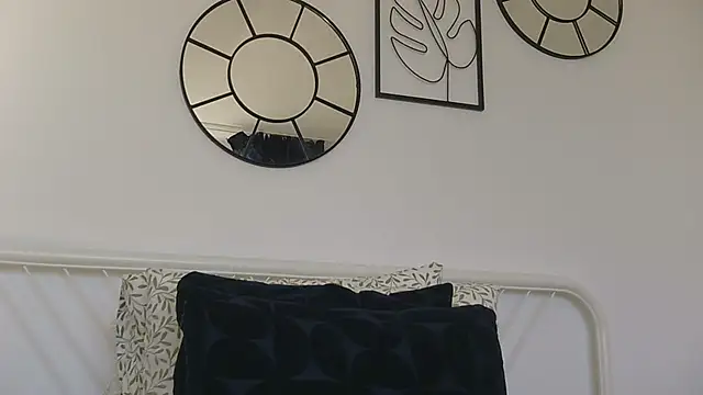 CelineThompson online show from 8, 4, 2026