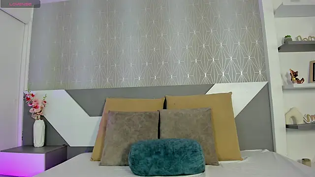 Ashleey Vega online show from 11, 4, 2026