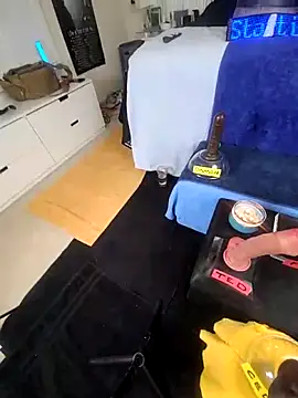 Snapshot of FantasyMan-BiWM chatting on 10, 4, 2026 FantasyMan-BiWM online show from 10, 4, 2026