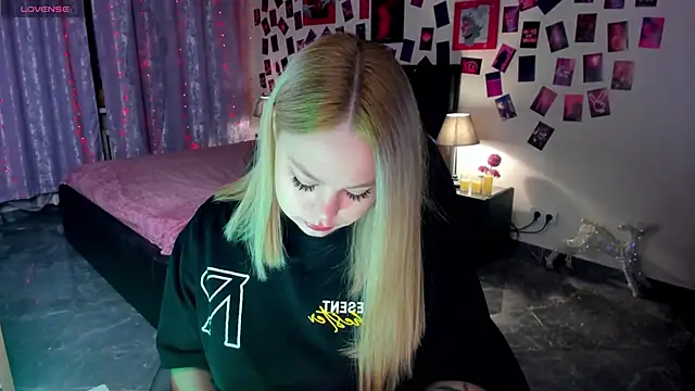 AmeliaMerris online show from 2, 4, 2026