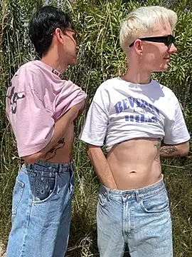 AlphaTwinks online show from 7, 4, 2026