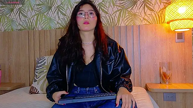 Snapshot of MiiaCullens chatting on 21, 7, 2026 MiiaCullens online show from 21, 7, 2026