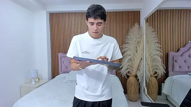 TylerCross  online show from 23, 4, 2026