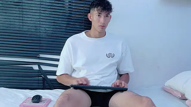 Snapshot of angel_boy02 chatting on 1, 7, 2026 angel boy02 online show from 1, 7, 2026