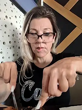 ManuelaX online show from 26, 4, 2026