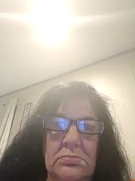 DearestOregano9999 online show from 6, 4, 2026