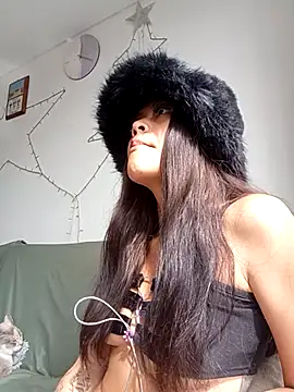 Cloe pink1 online show from 20, 4, 2026