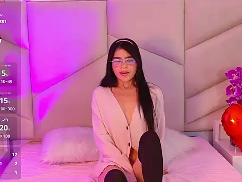 OliviaDiaz online show from 8, 3, 2026