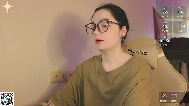 Snapshot of Luna_Moon13 chatting on 18, 4, 2026 Luna Moon13 online show from 18, 4, 2026