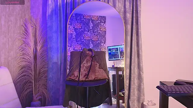 davis saint online show from 18, 4, 2026