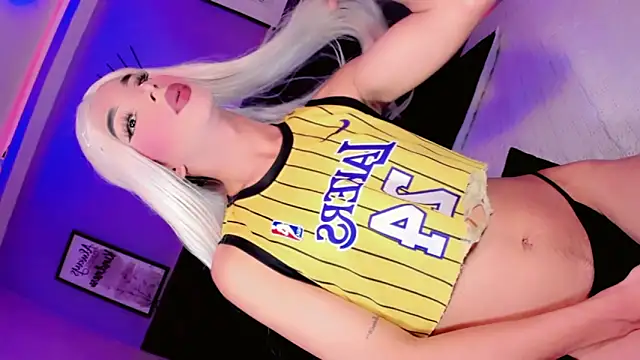 IssabellaIzzy online show from 23, 5, 2026