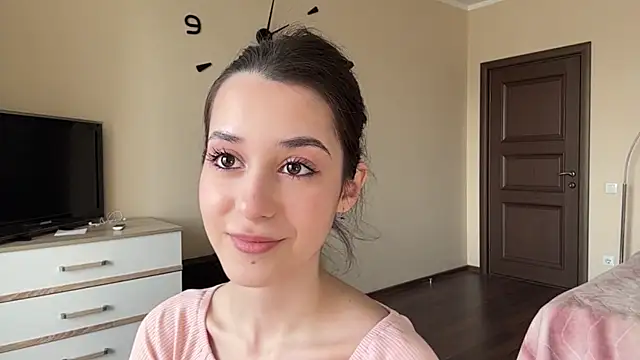 AdeleVelvet online show from 18, 4, 2026