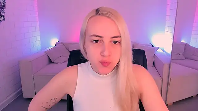 CarolMoor online show from 8, 4, 2026