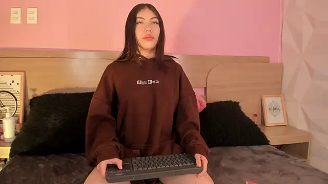 KittyVelve online show from 4, 7, 2026