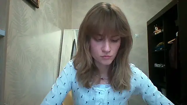 ElenoreHolguin online show from 18, 4, 2026