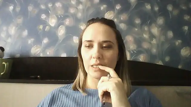 Alisa07qw online show from 25, 3, 2026