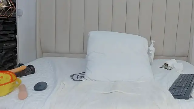 Abril Castroo online show from 25, 4, 2026