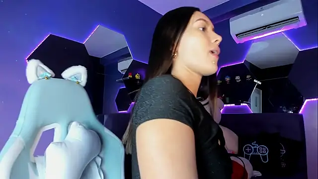 Adalyn Cute online show from 28, 7, 2026